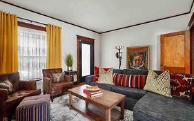 Highlands 3 Bedroom - Walk To Bars, Resturants